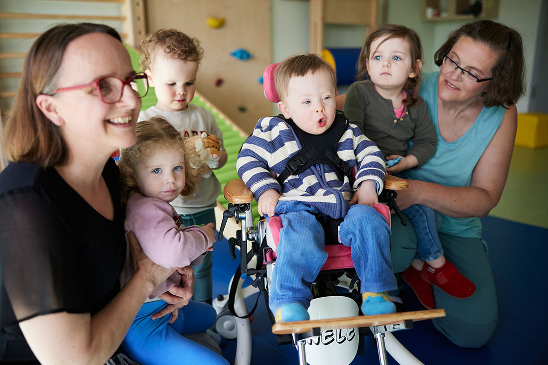 Der Heilpädagogische Kindergarten richtet sich an entwicklungsverzögerte, behinderte oder von Behinderung bedrohte Kinder.